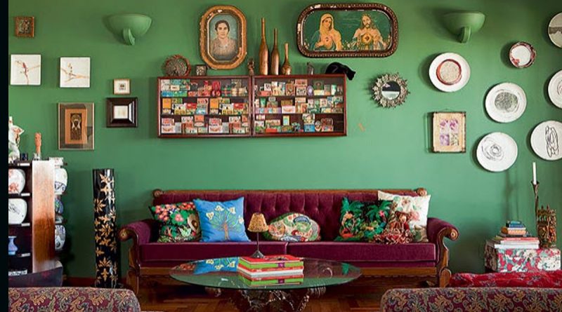 foto de uma sala da casa de uma avo lotada de decoracoes